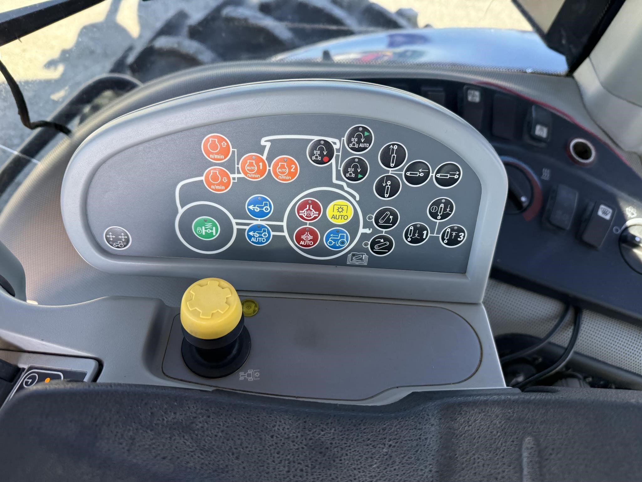 2016 New Holland T8.410 Tractor