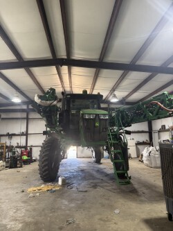 2017 John Deere R4030 Self-Propelled Sprayer