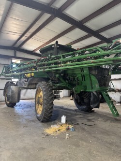 2017 John Deere R4030 Self-Propelled Sprayer