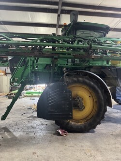 2017 John Deere R4030 Self-Propelled Sprayer