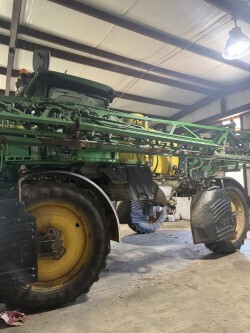 2017 John Deere R4030 Self-Propelled Sprayer