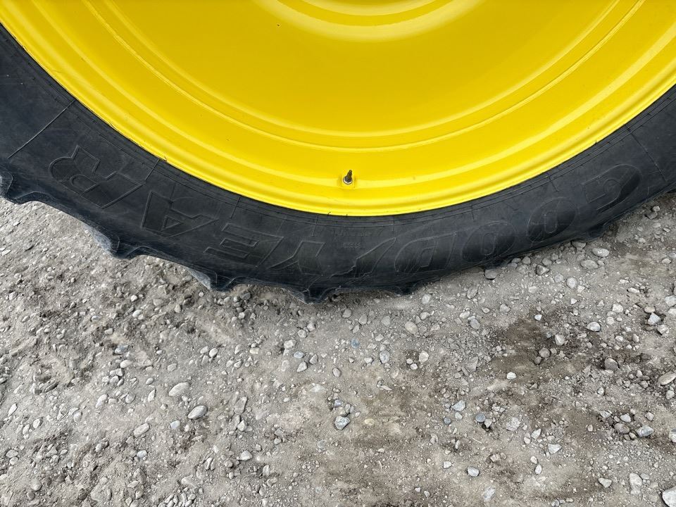 2022 John Deere 8R 340 Tractor