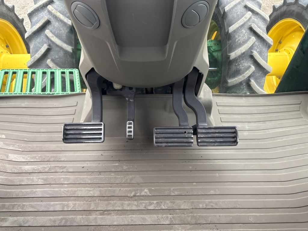 2022 John Deere 8R 340 Tractor