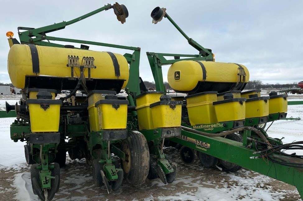  John Deere 1760 Planter