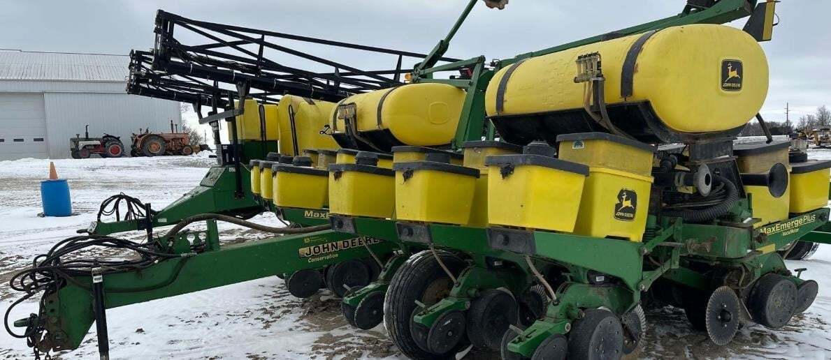  John Deere 1760 Planter