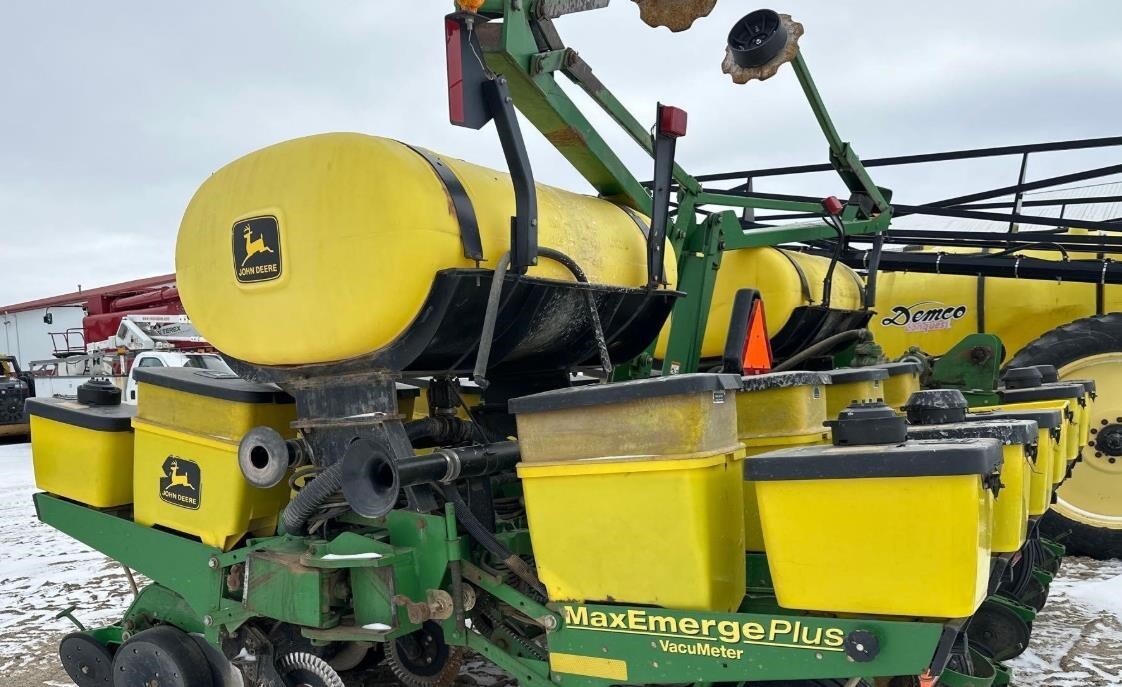  John Deere 1760 Planter