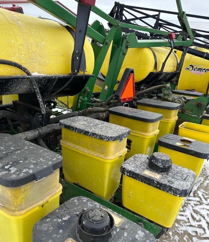  John Deere 1760 Planter