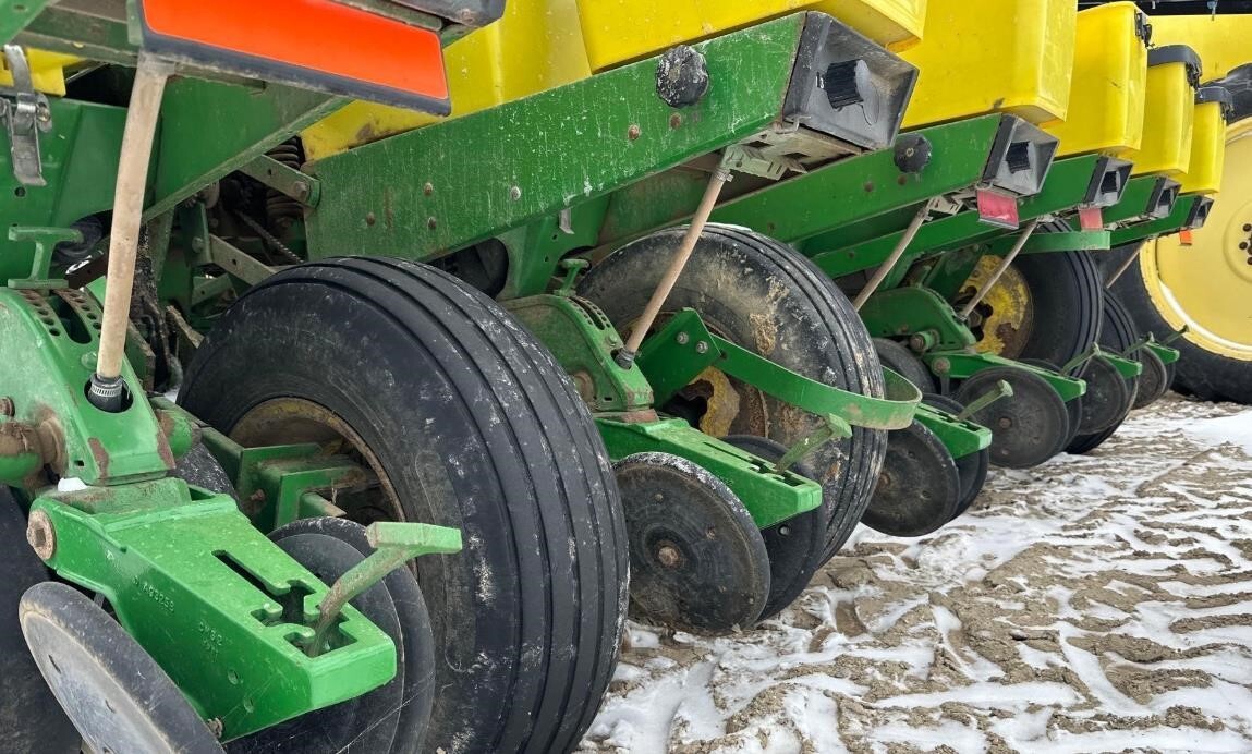  John Deere 1760 Planter