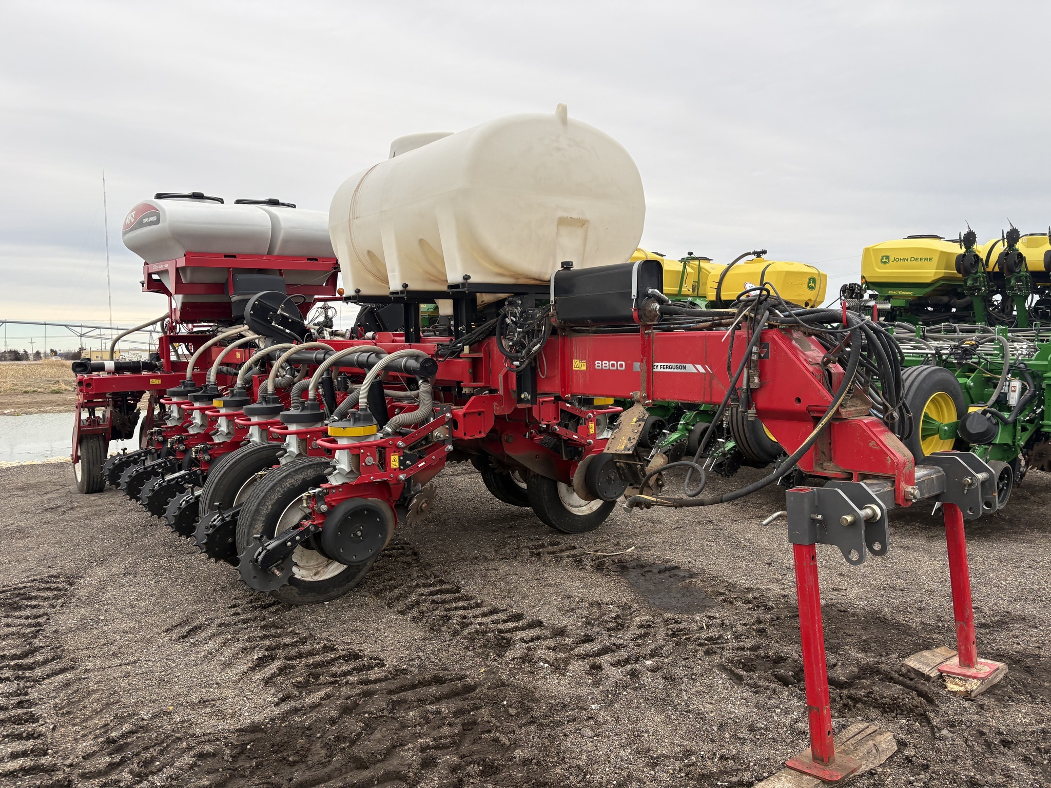 2012 White 8816 Planter