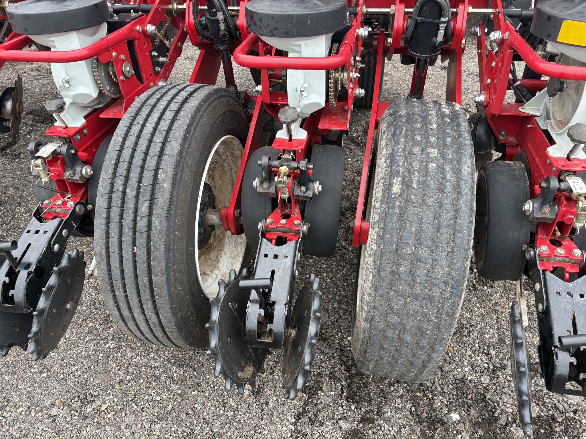 2012 White 8816 Planter