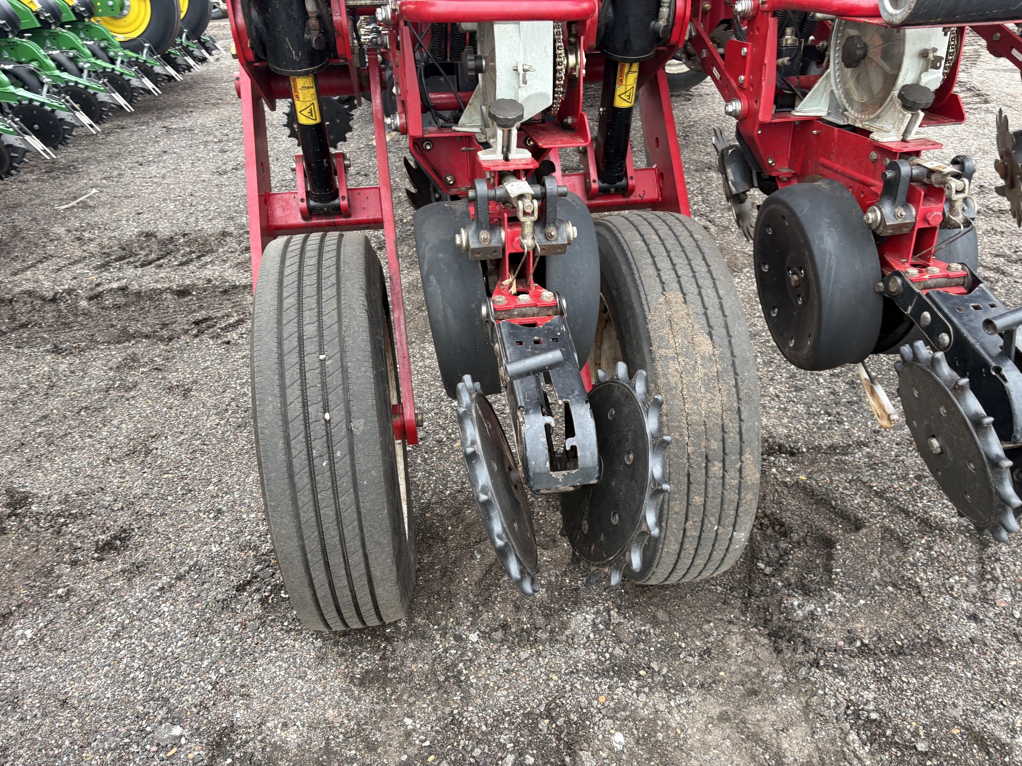 2012 White 8816 Planter