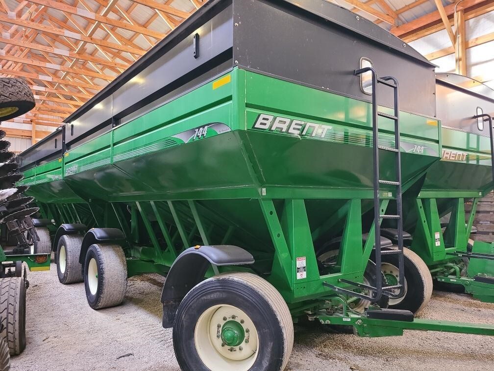  Brent 744 Gravity Wagon