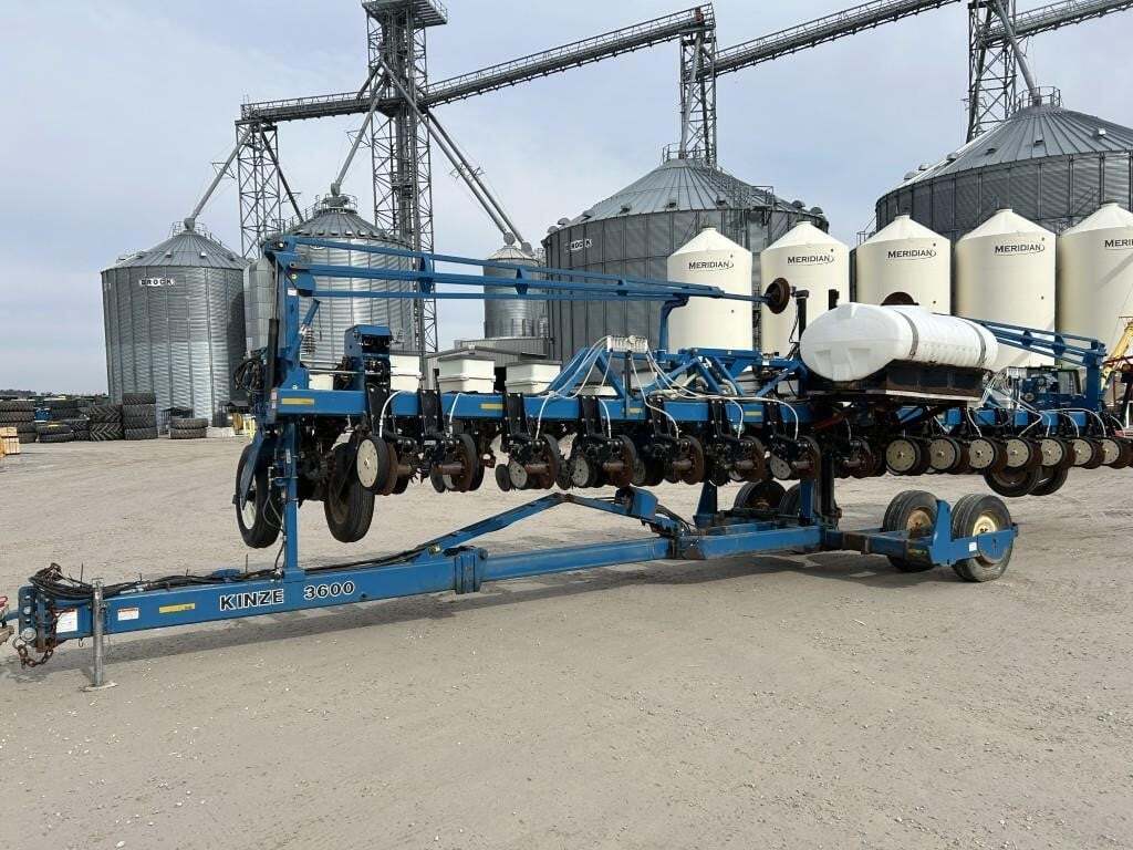 2009 Kinze 3600 Planter