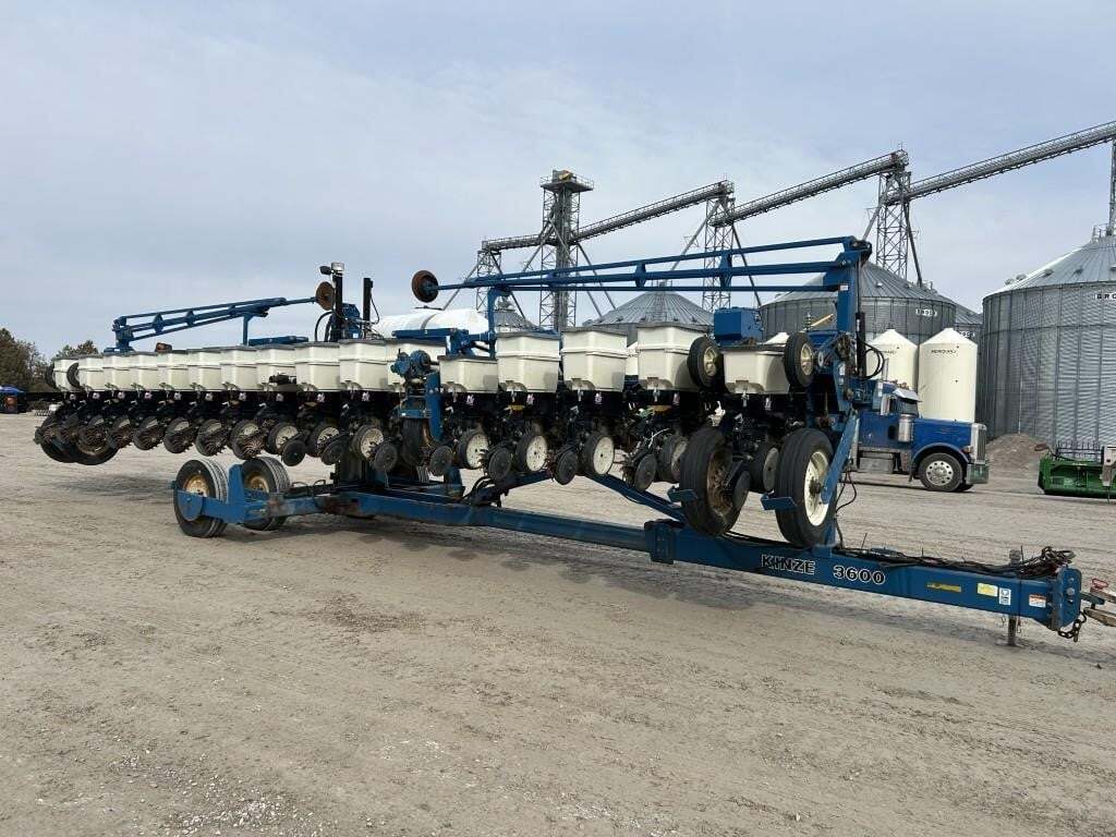 2009 Kinze 3600 Planter