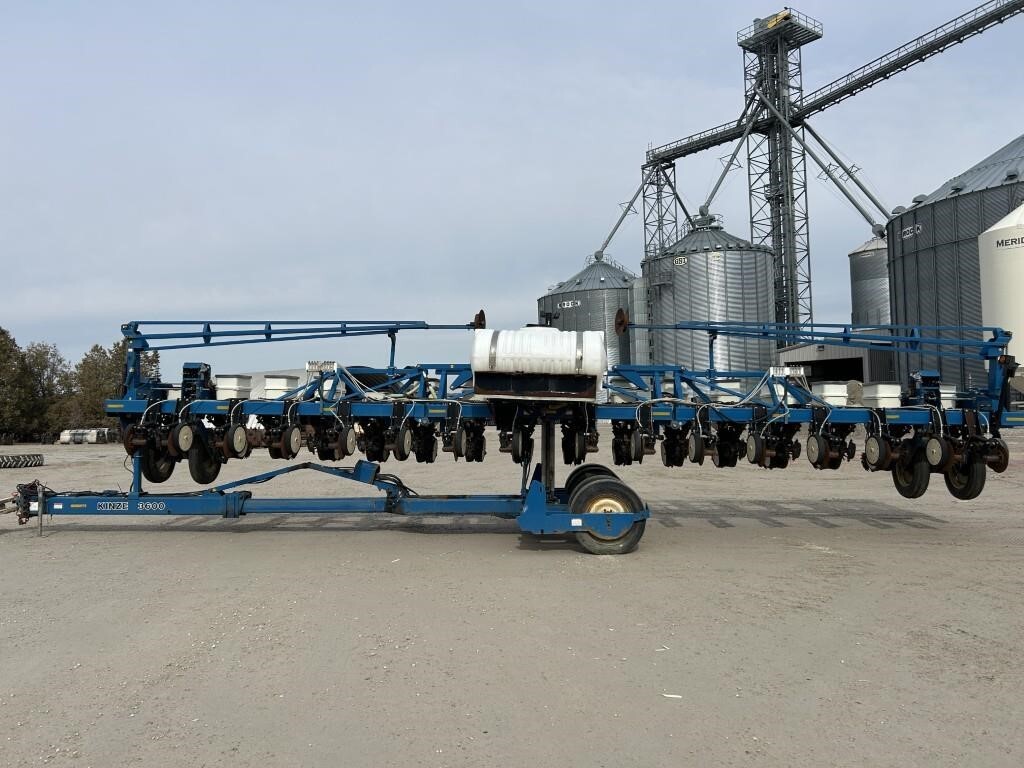 2009 Kinze 3600 Planter