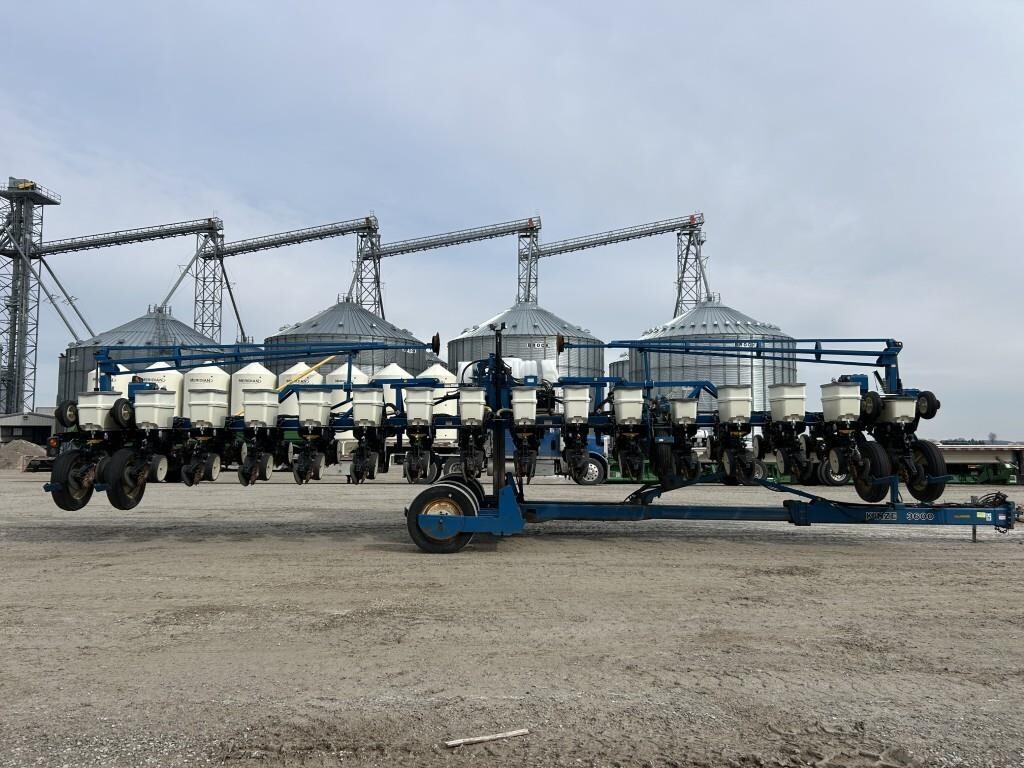 2009 Kinze 3600 Planter