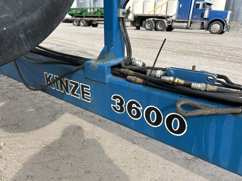 2009 Kinze 3600 Planter