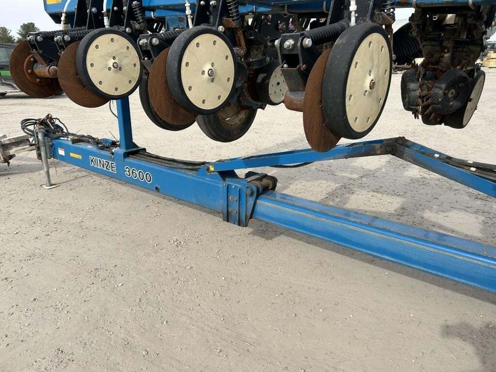 2009 Kinze 3600 Planter