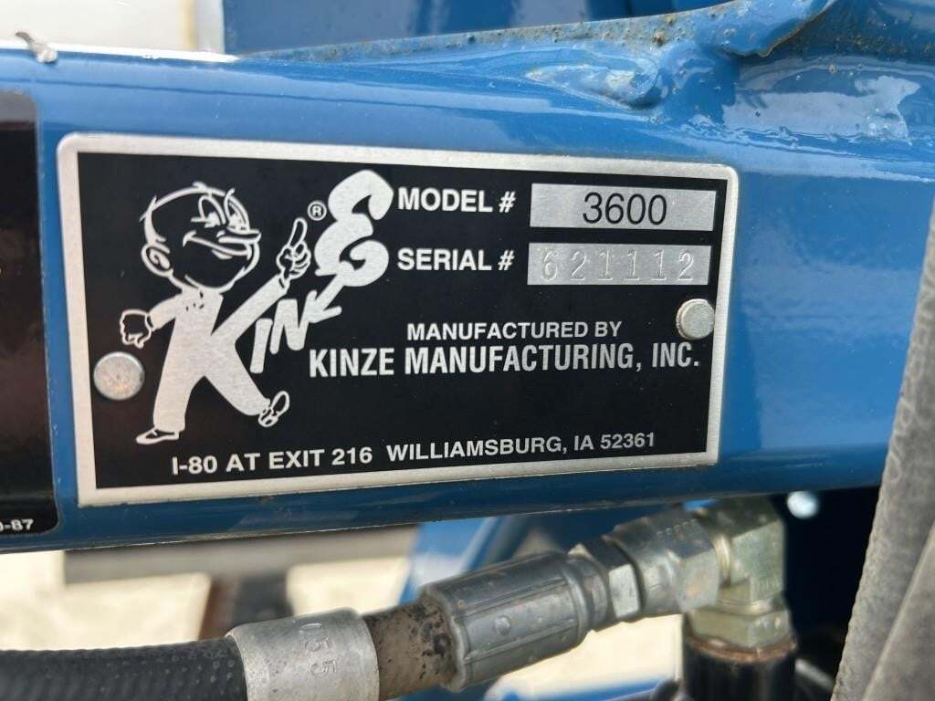 2009 Kinze 3600 Planter