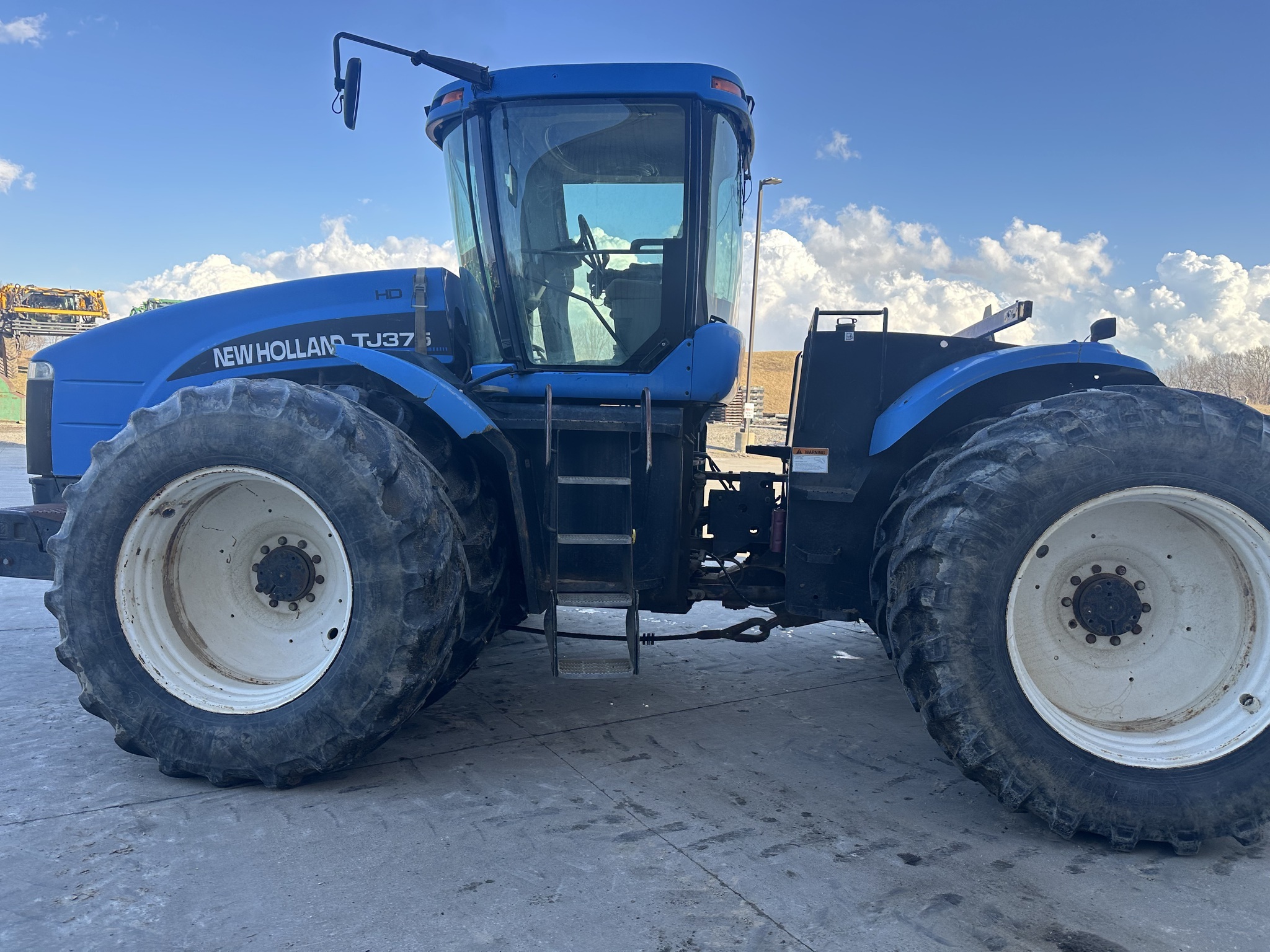 2005 New Holland TJ375 Tractor