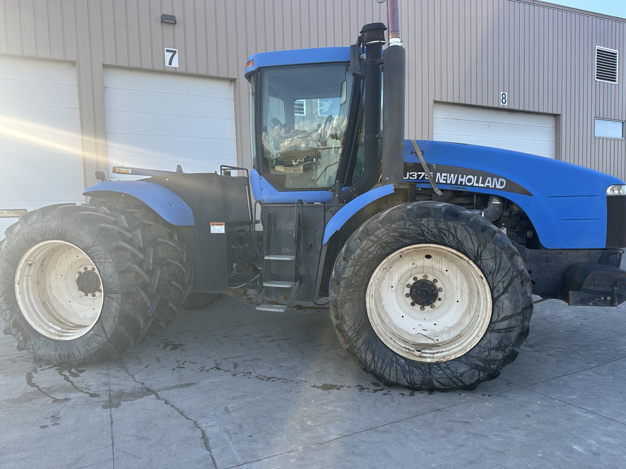 2005 New Holland TJ375 Tractor