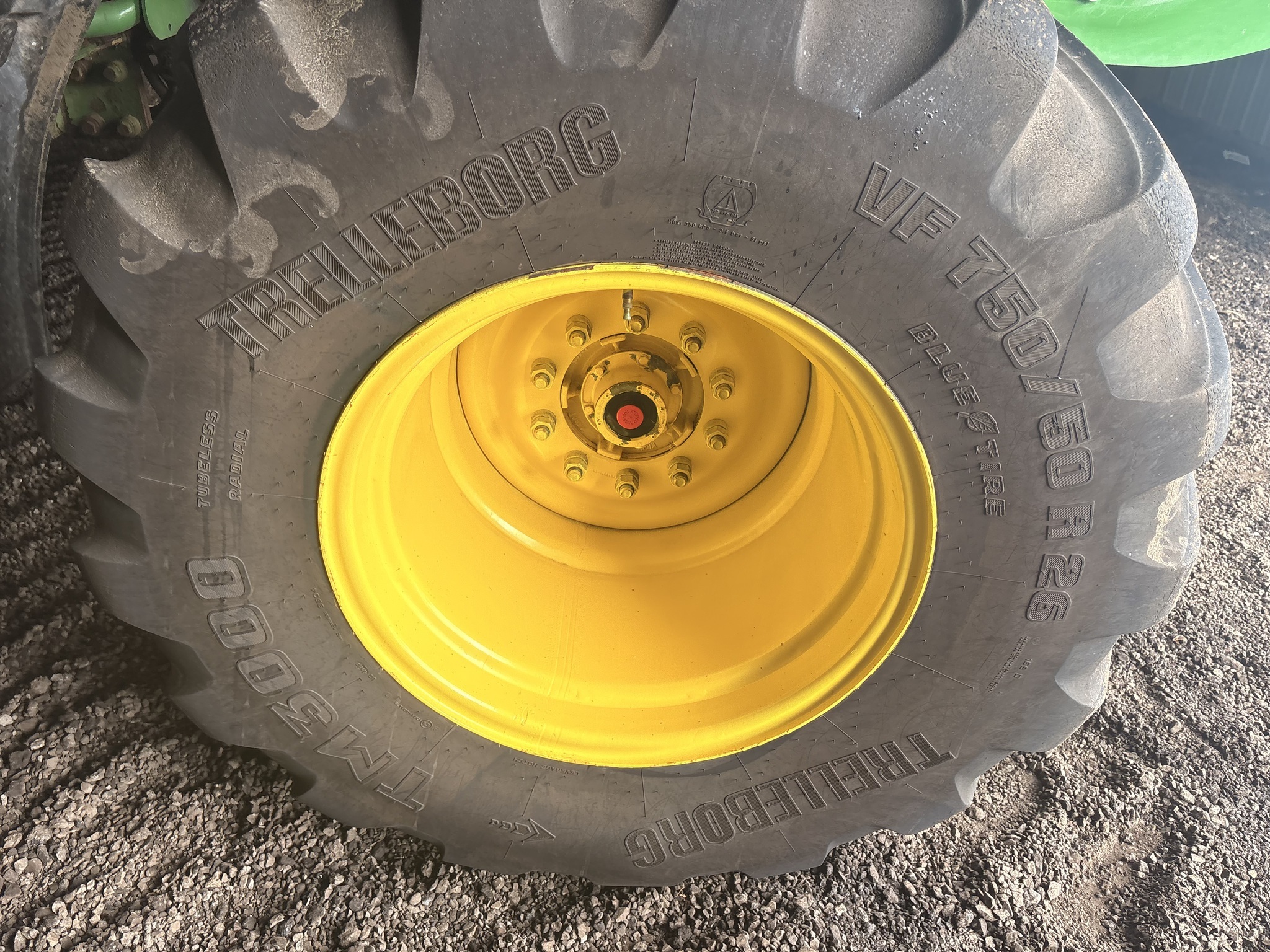 2018 John Deere F4365 Self-Propelled Fertilizer Spreader