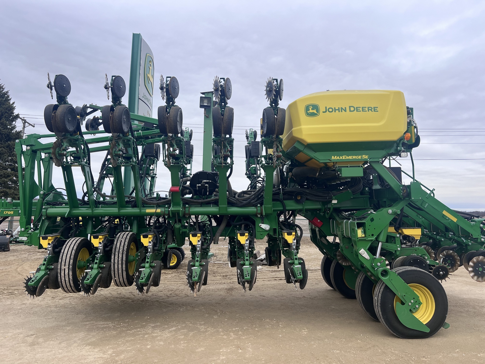 2022 John Deere 1795 Planter