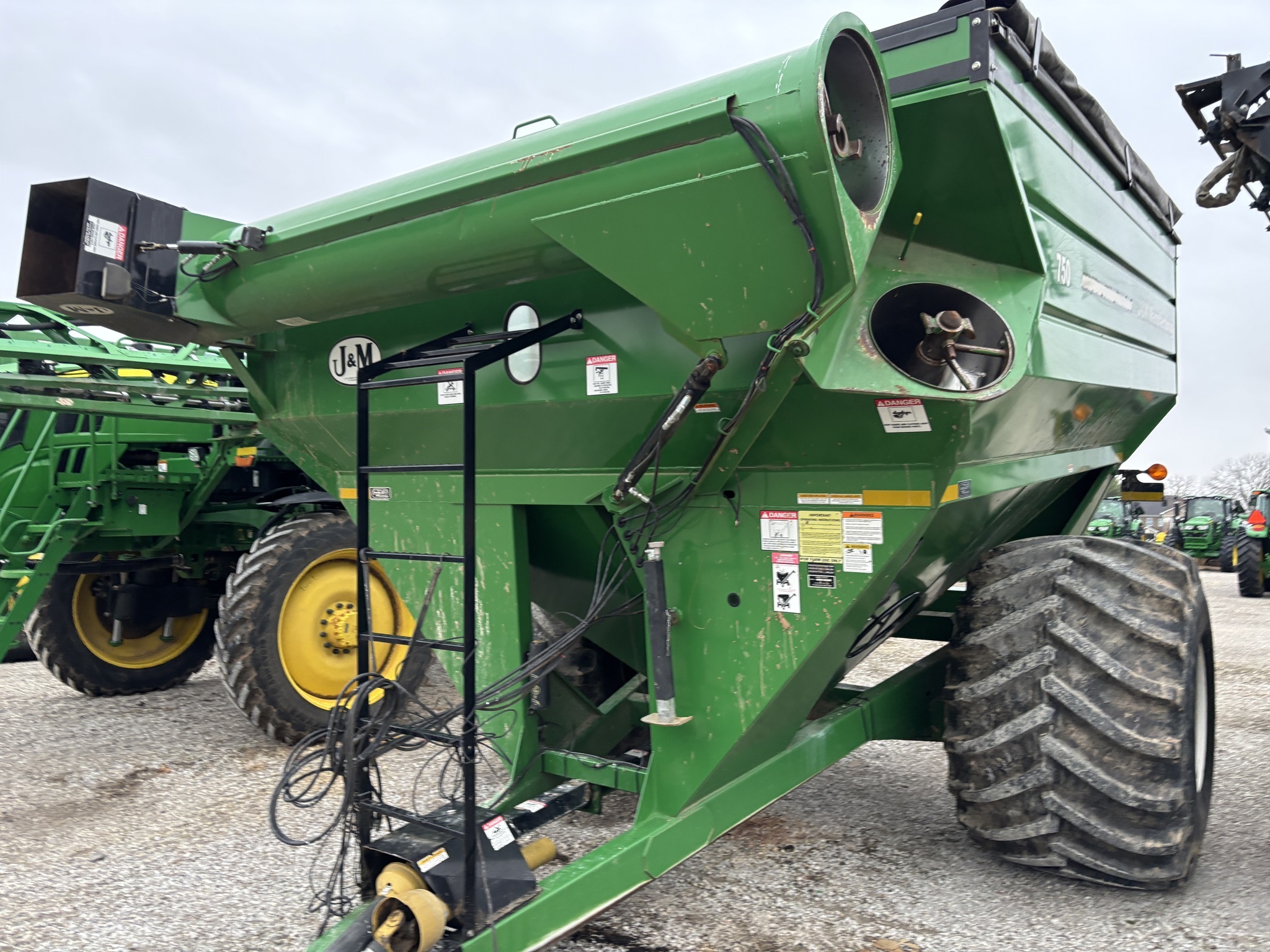  J&M 750-18 Grain Cart