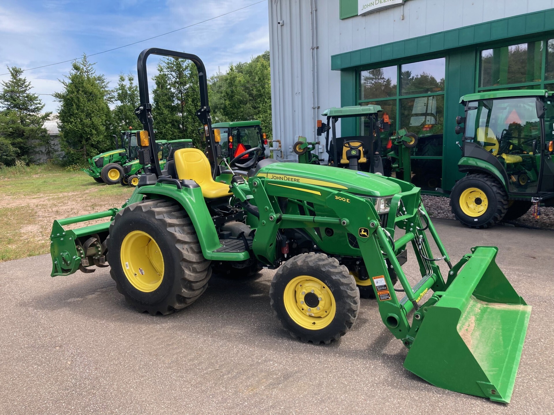 2022 John Deere 3038E Tractor