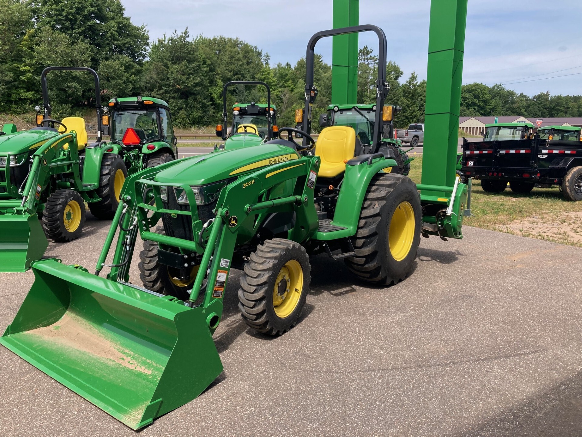 2022 John Deere 3038E Tractor