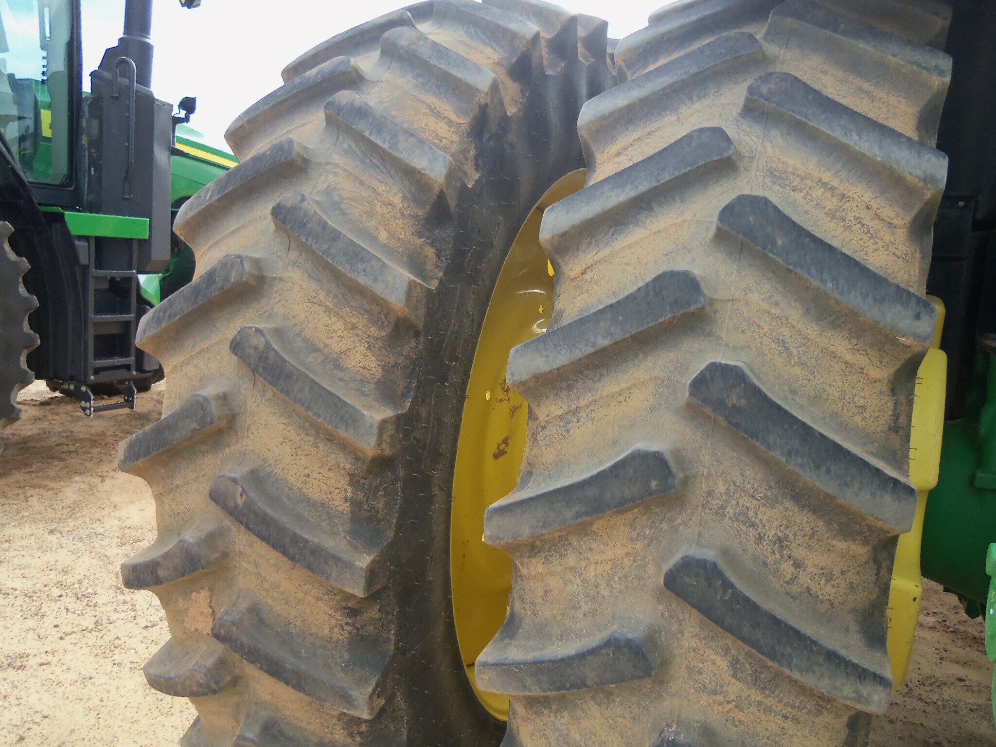 2023 John Deere 8R 310 Tractor