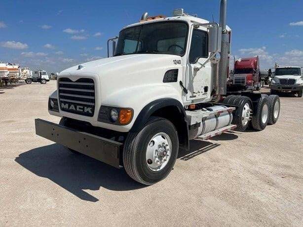 2005 Mack Granite CV713 Dump Trucks/Trailer