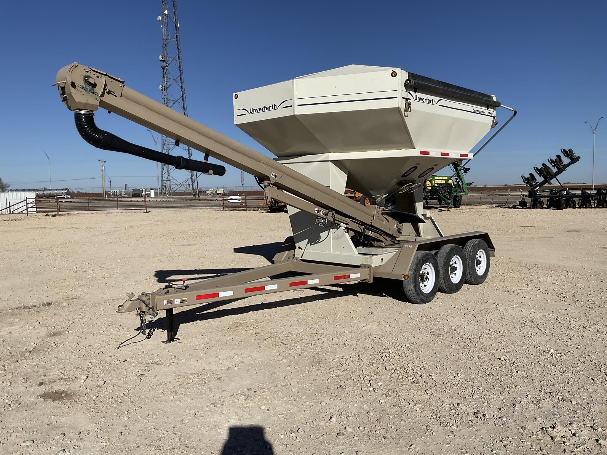  Unverferth 3750 Seed Tender