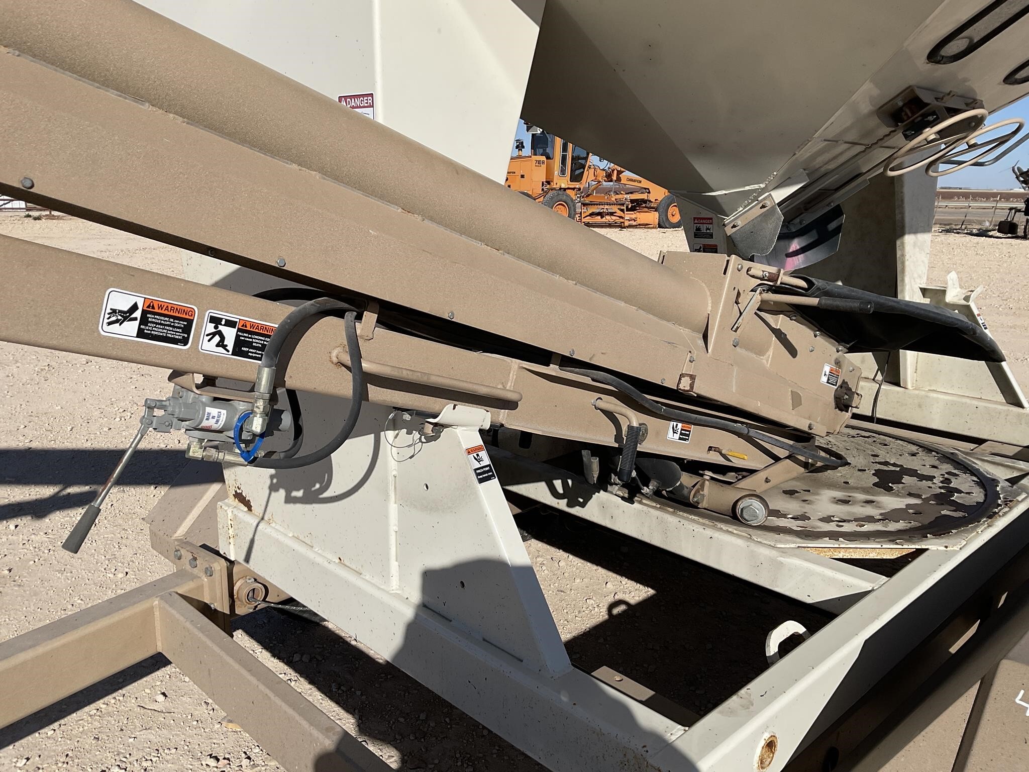  Unverferth 3750 Seed Tender