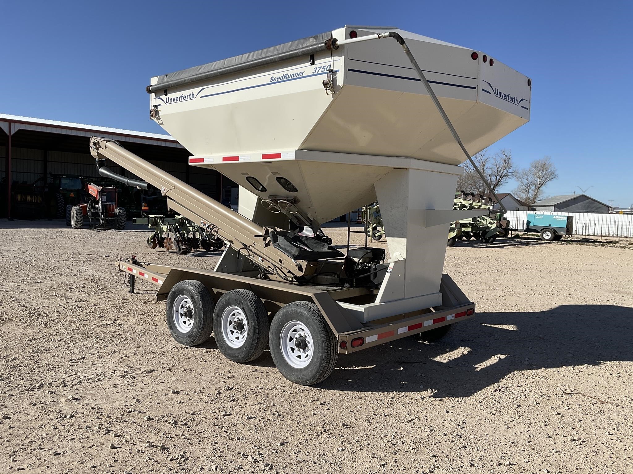  Unverferth 3750 Seed Tender