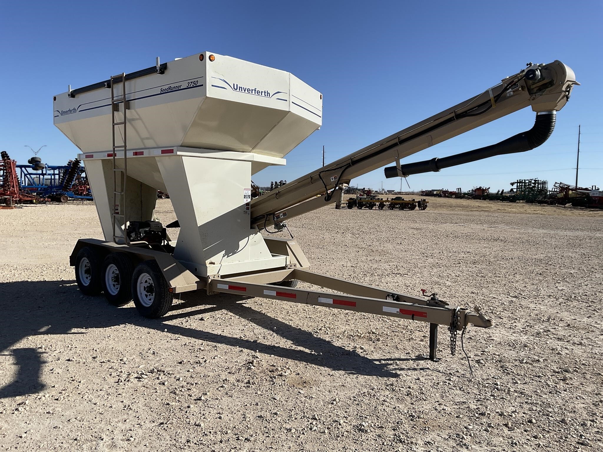  Unverferth 3750 Seed Tender