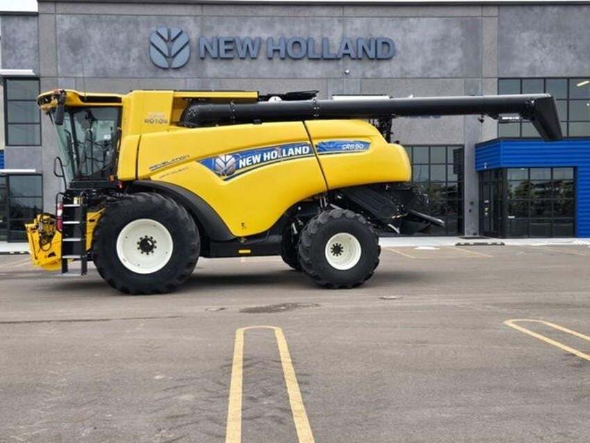 2021 New Holland CR8.90 Combine