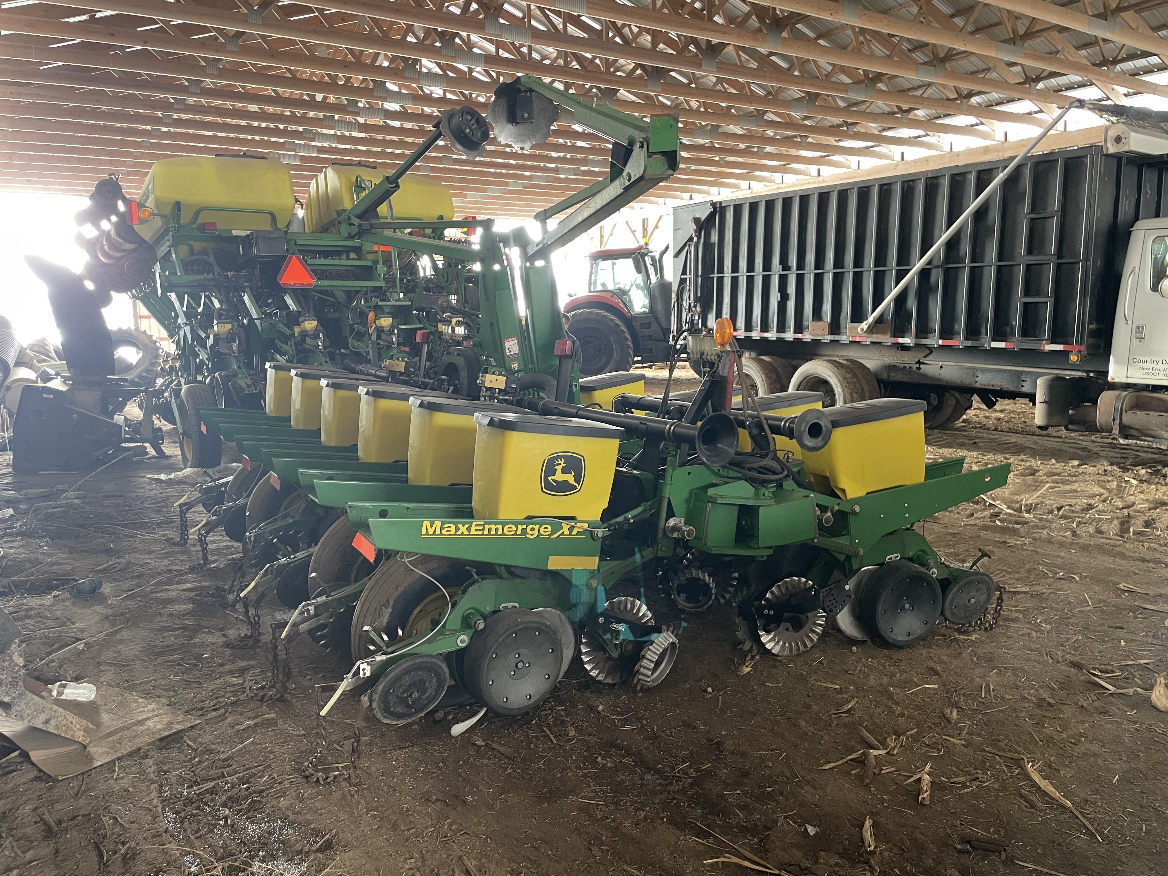 2005 John Deere 1760 Planter