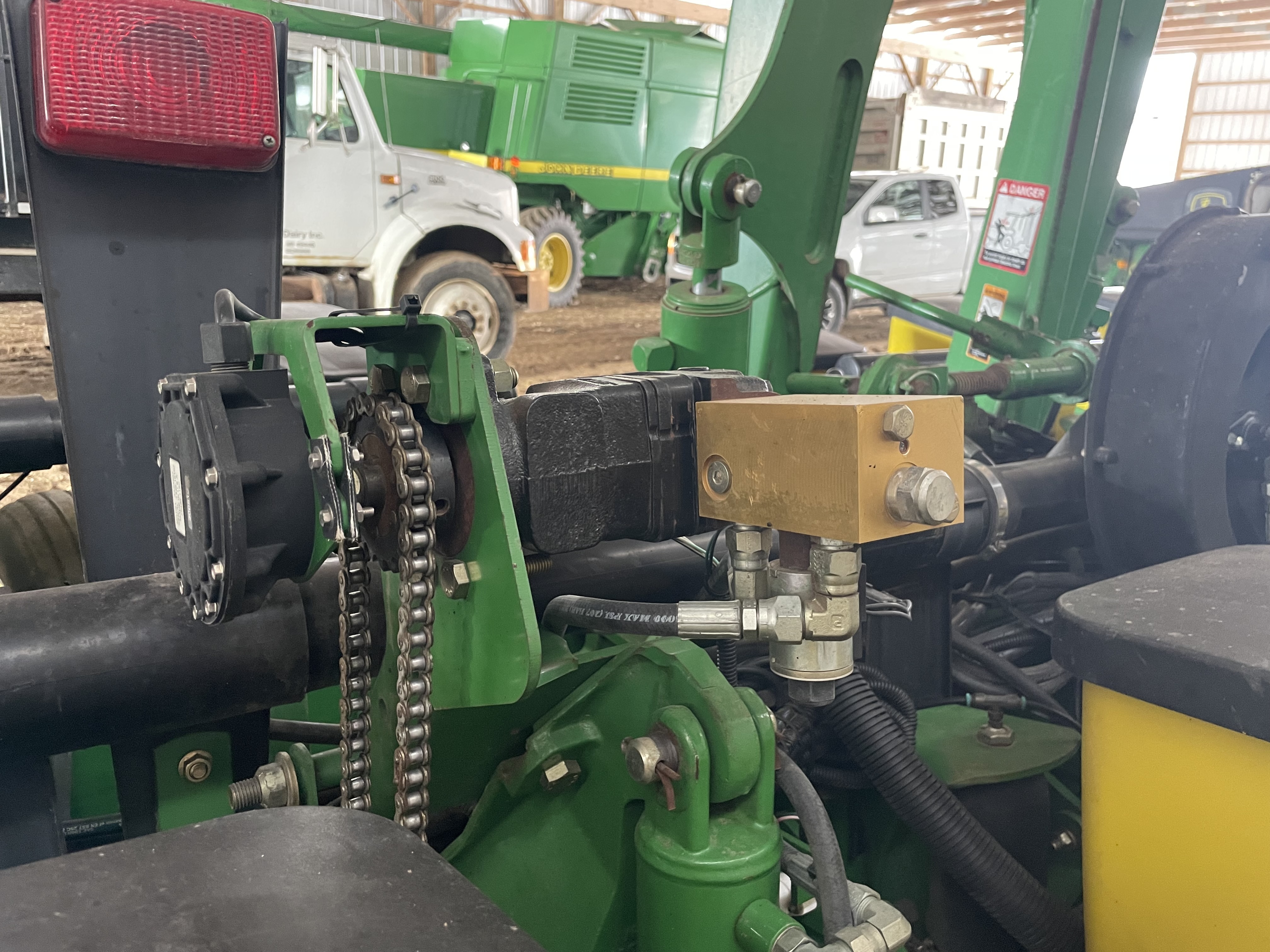 2005 John Deere 1760 Planter