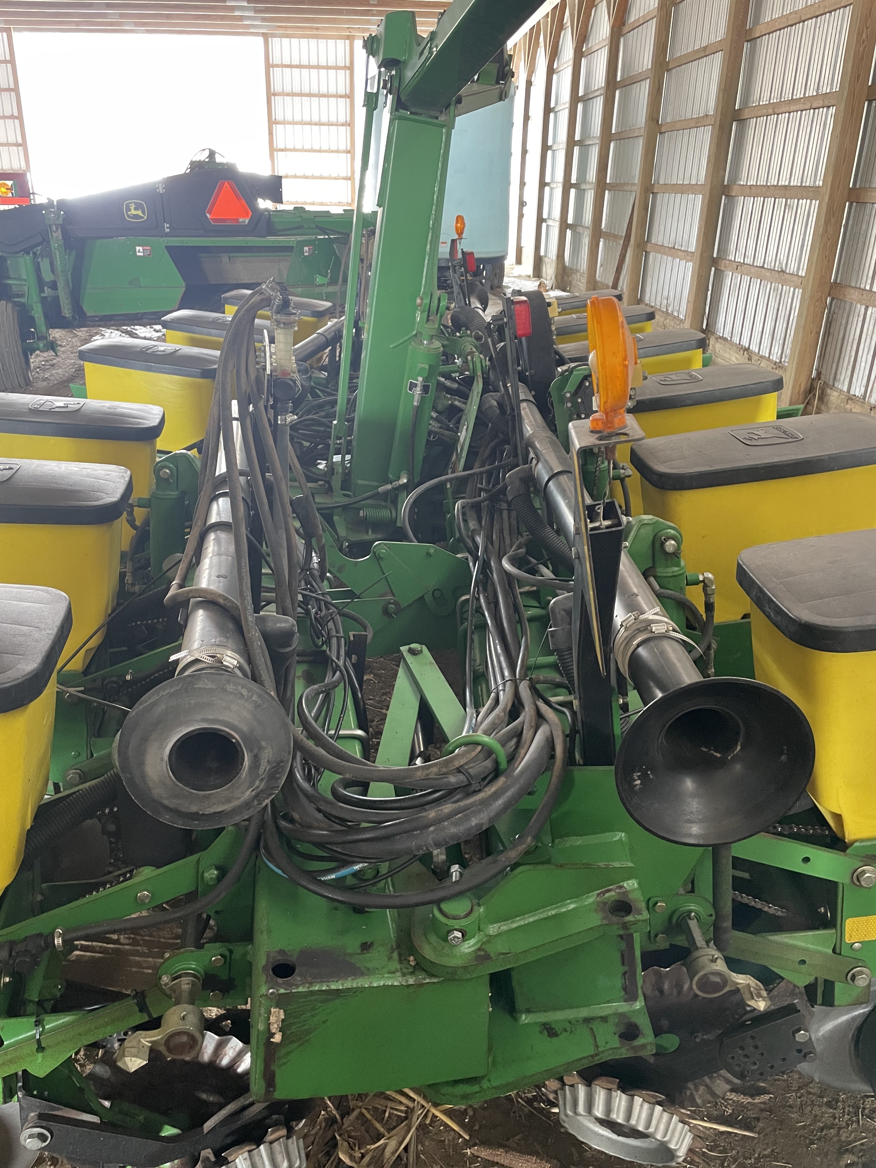 2005 John Deere 1760 Planter