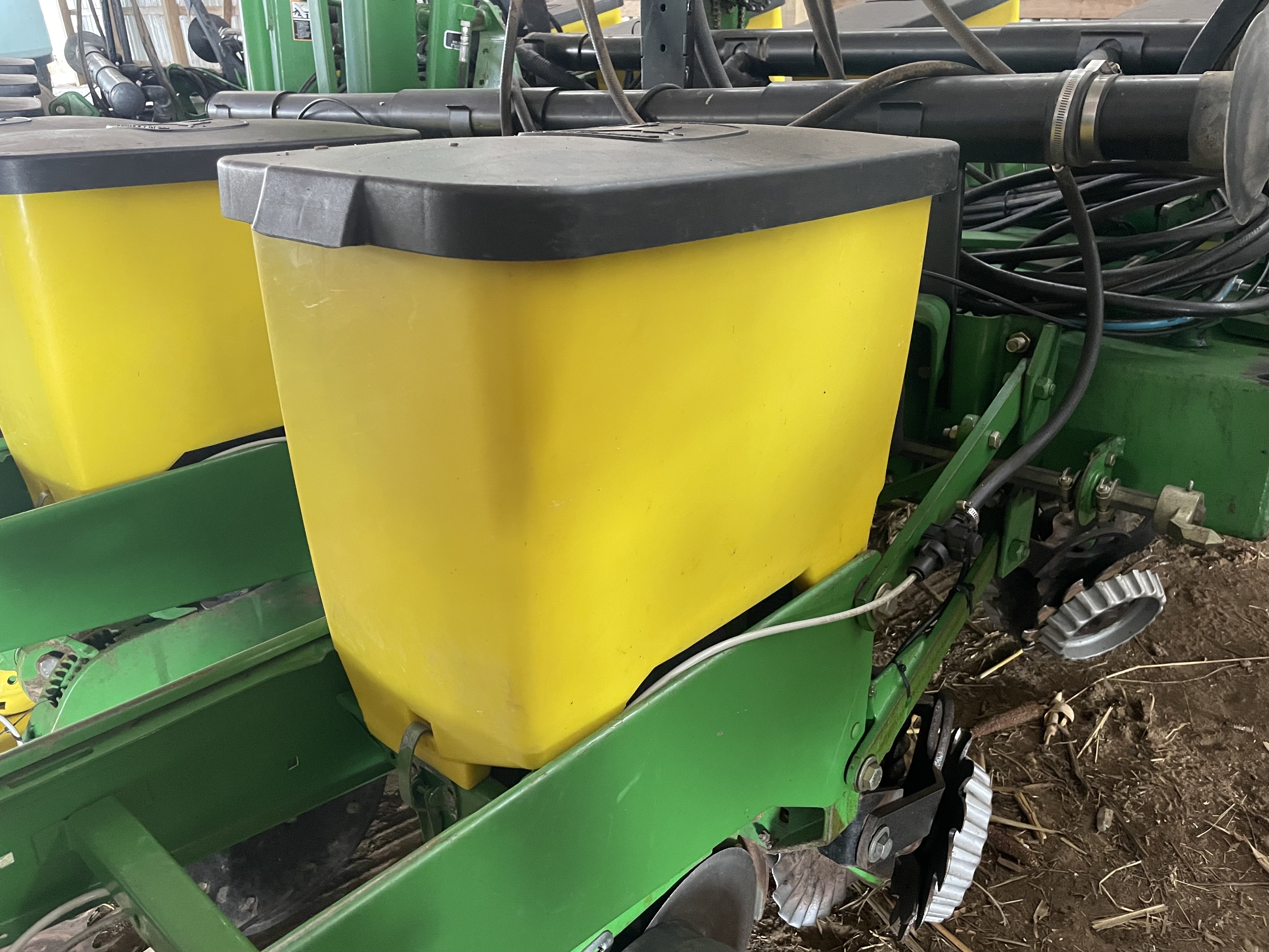 2005 John Deere 1760 Planter
