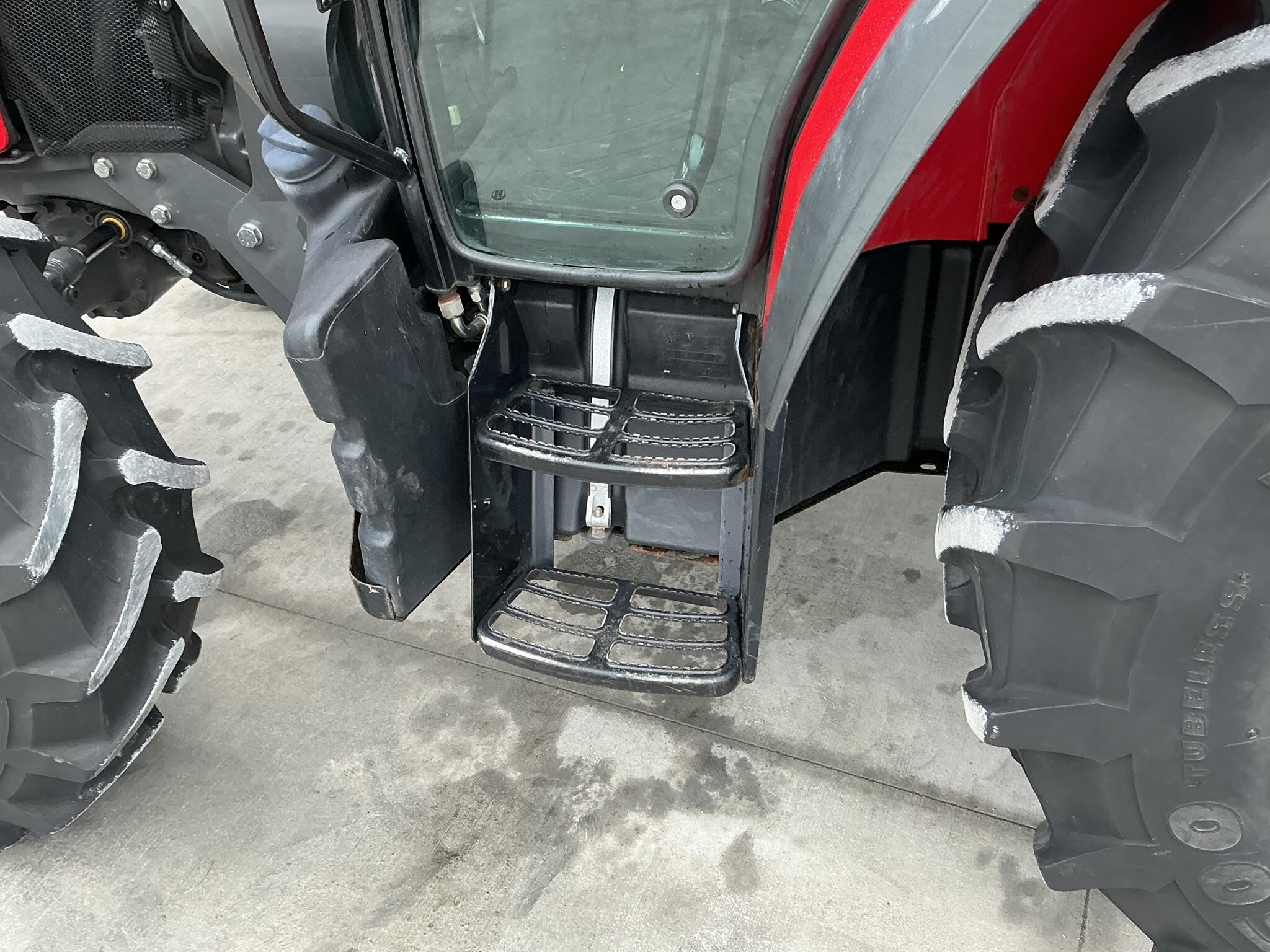 2020 Massey Ferguson 4707 Tractor