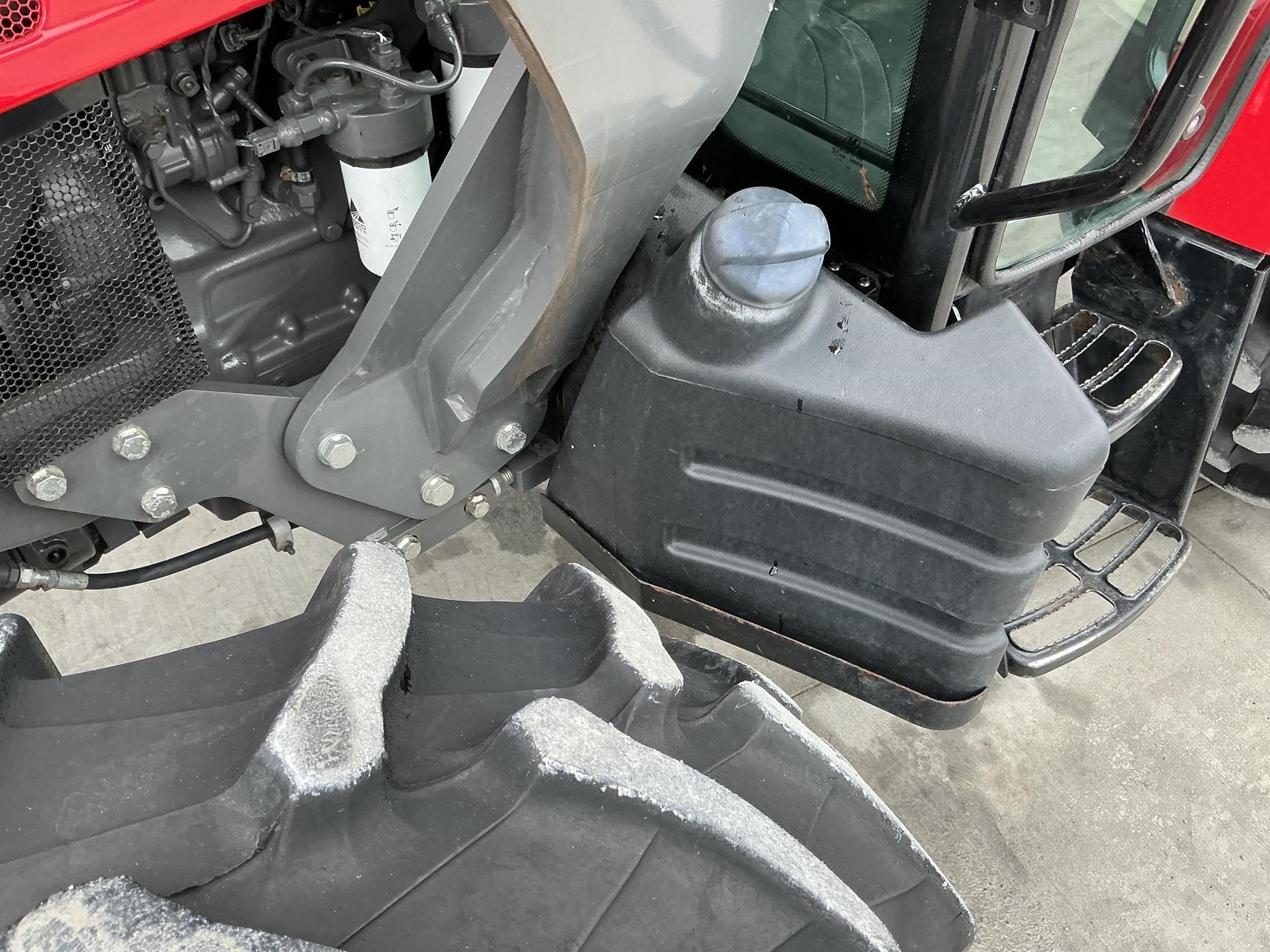 2020 Massey Ferguson 4707 Tractor