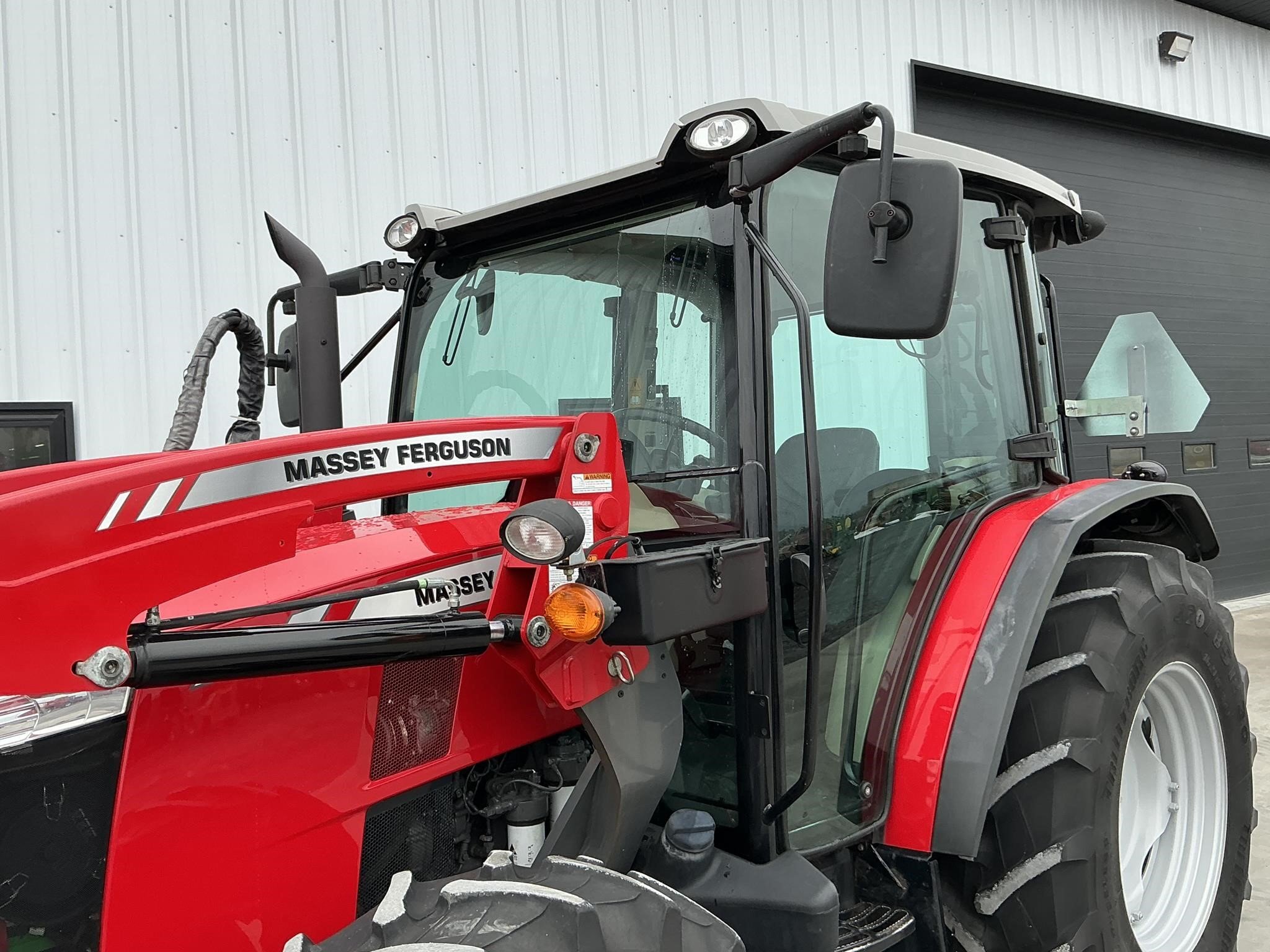 2020 Massey Ferguson 4707 Tractor