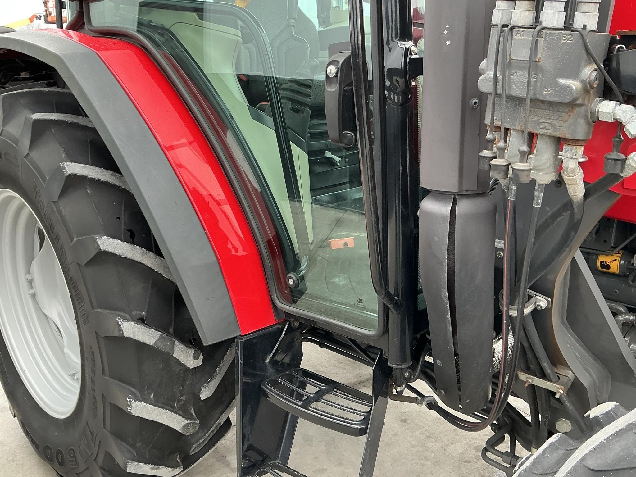 2020 Massey Ferguson 4707 Tractor