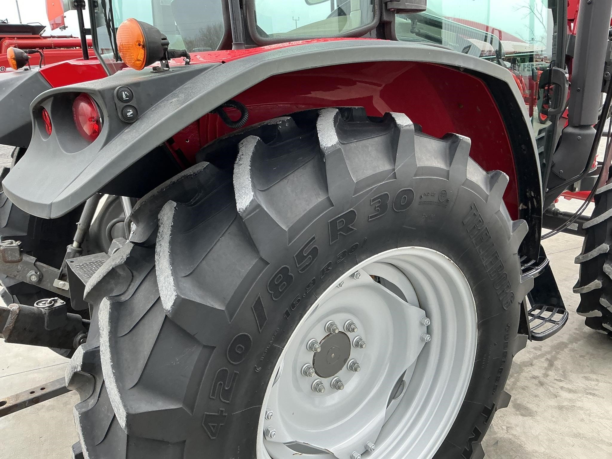 2020 Massey Ferguson 4707 Tractor