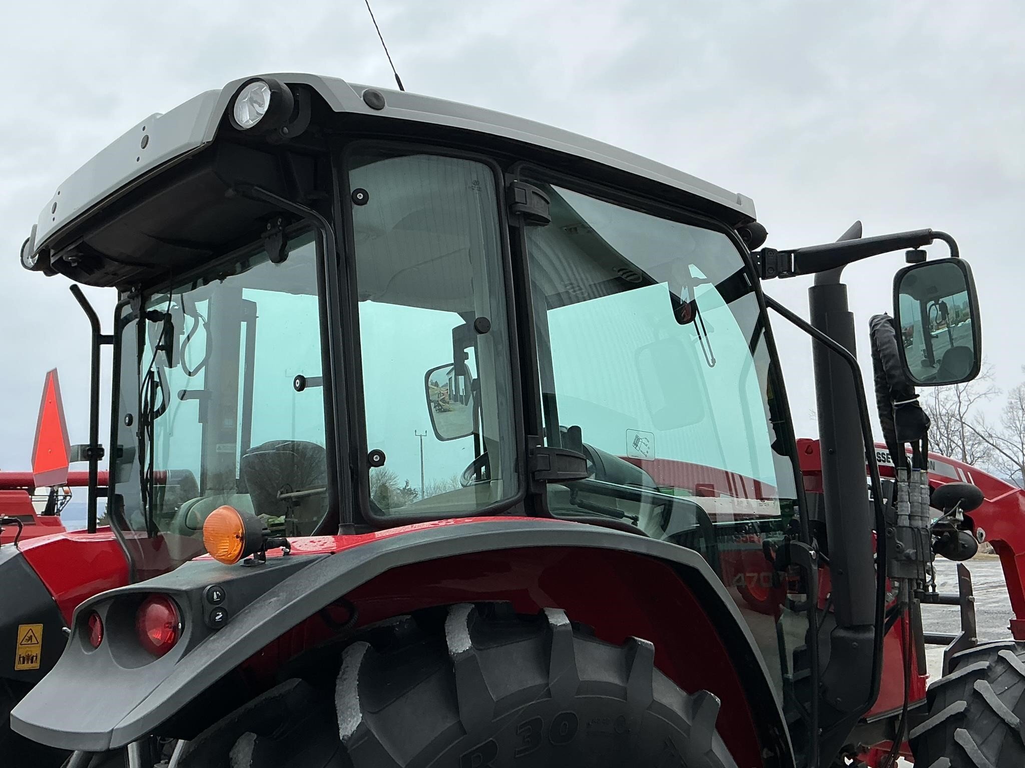 2020 Massey Ferguson 4707 Tractor