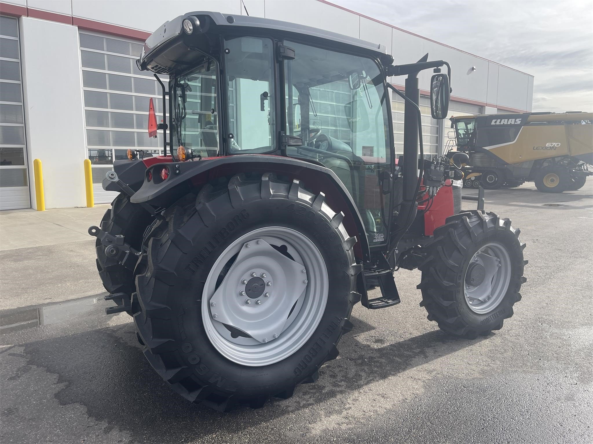 2022 Massey Ferguson 4707 Tractor