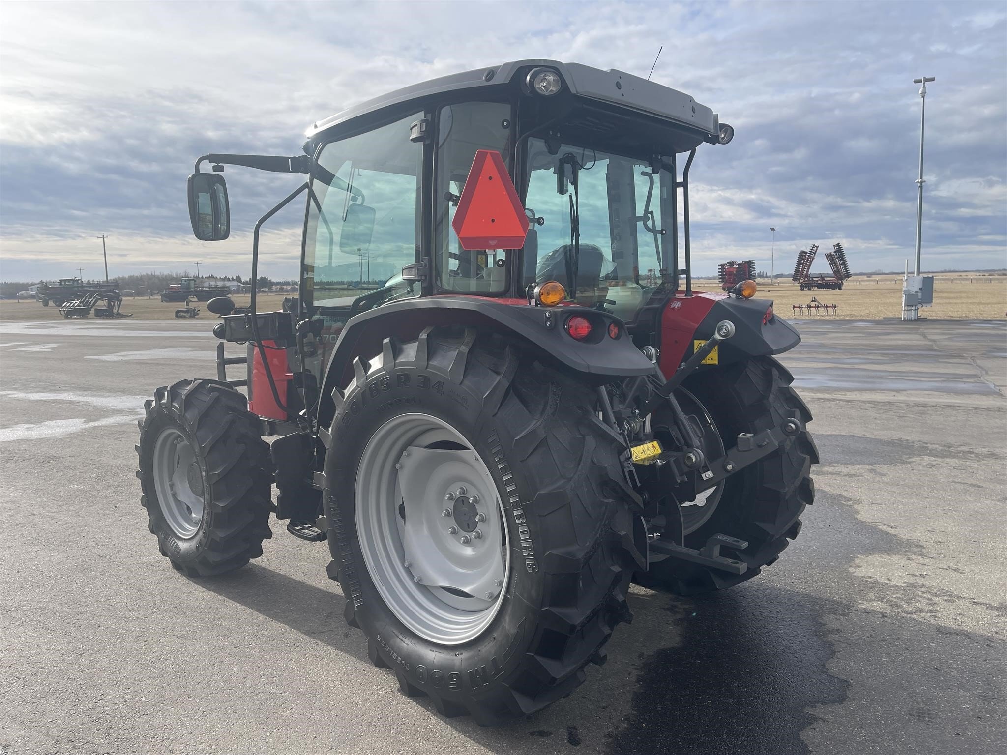 2022 Massey Ferguson 4707 Tractor
