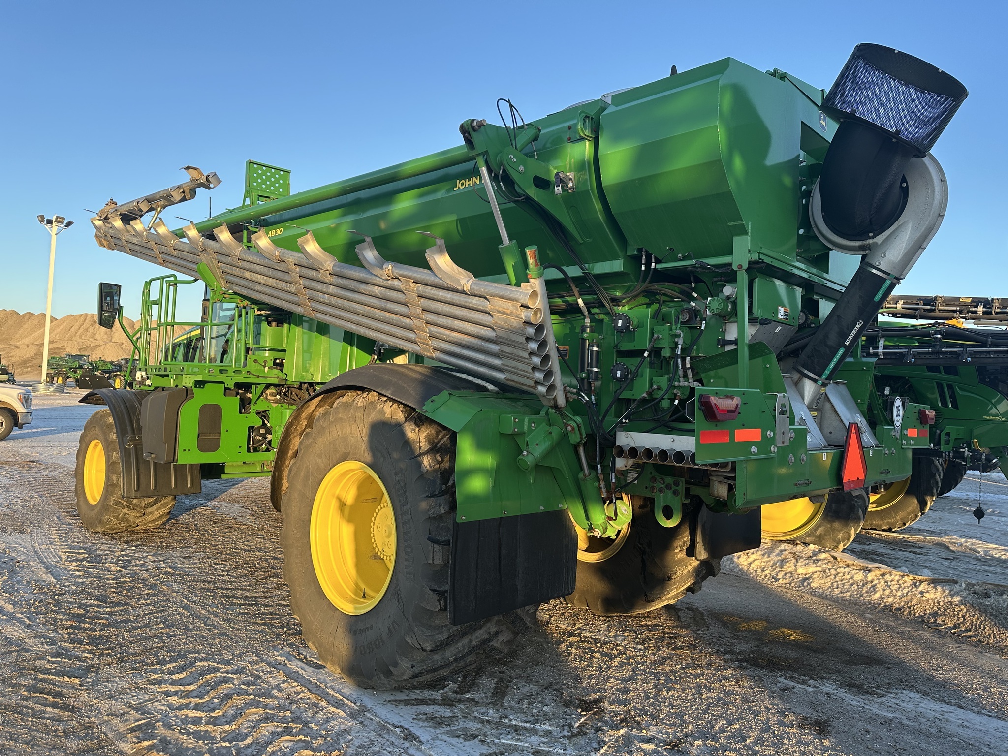 2025 John Deere 800R Self-Propelled Fertilizer Spreader